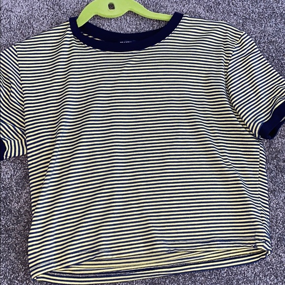 BRANDY MELVILLE TOPS - Picture 3 of 3